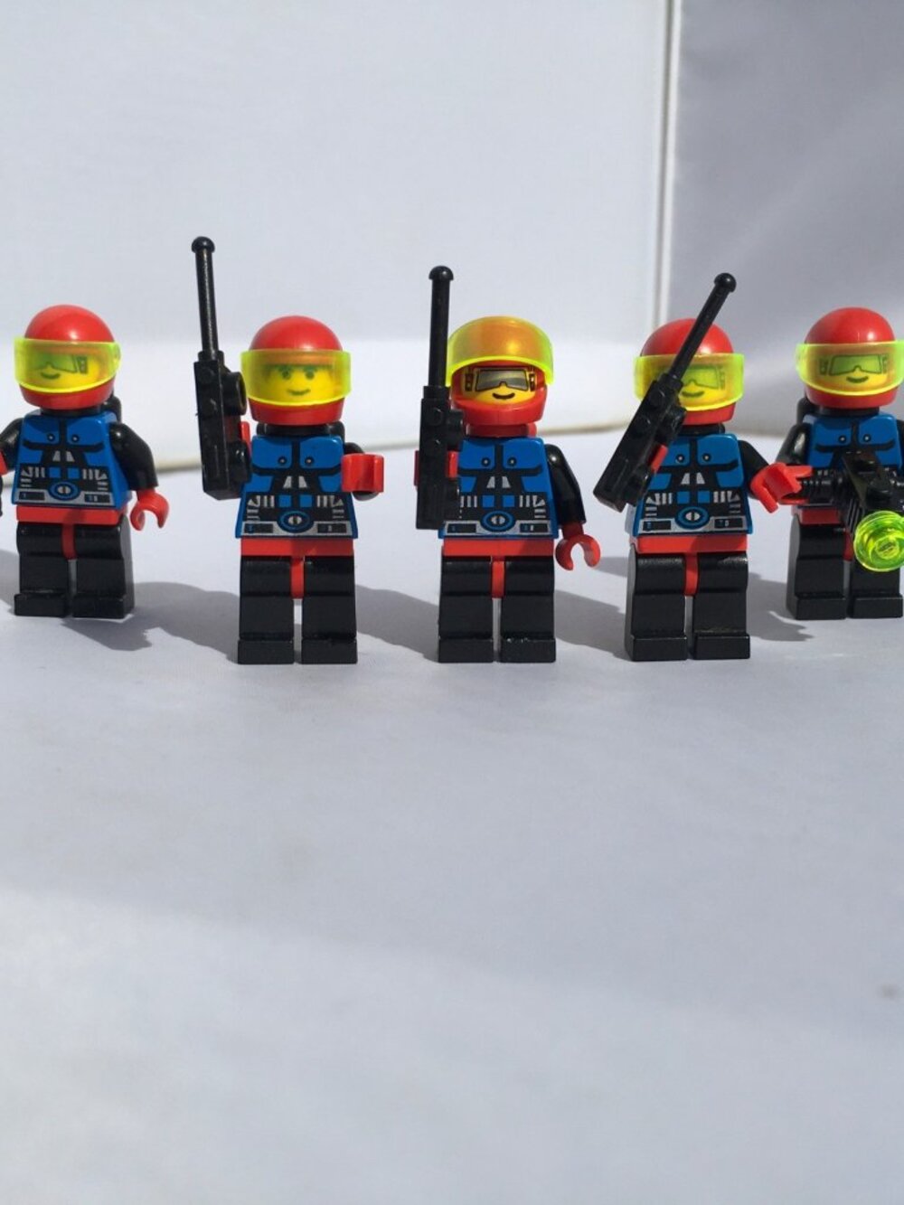 Space LEGO Spyrius 5x Minifigures Various Accessories Vintage - Picture 1 of 5